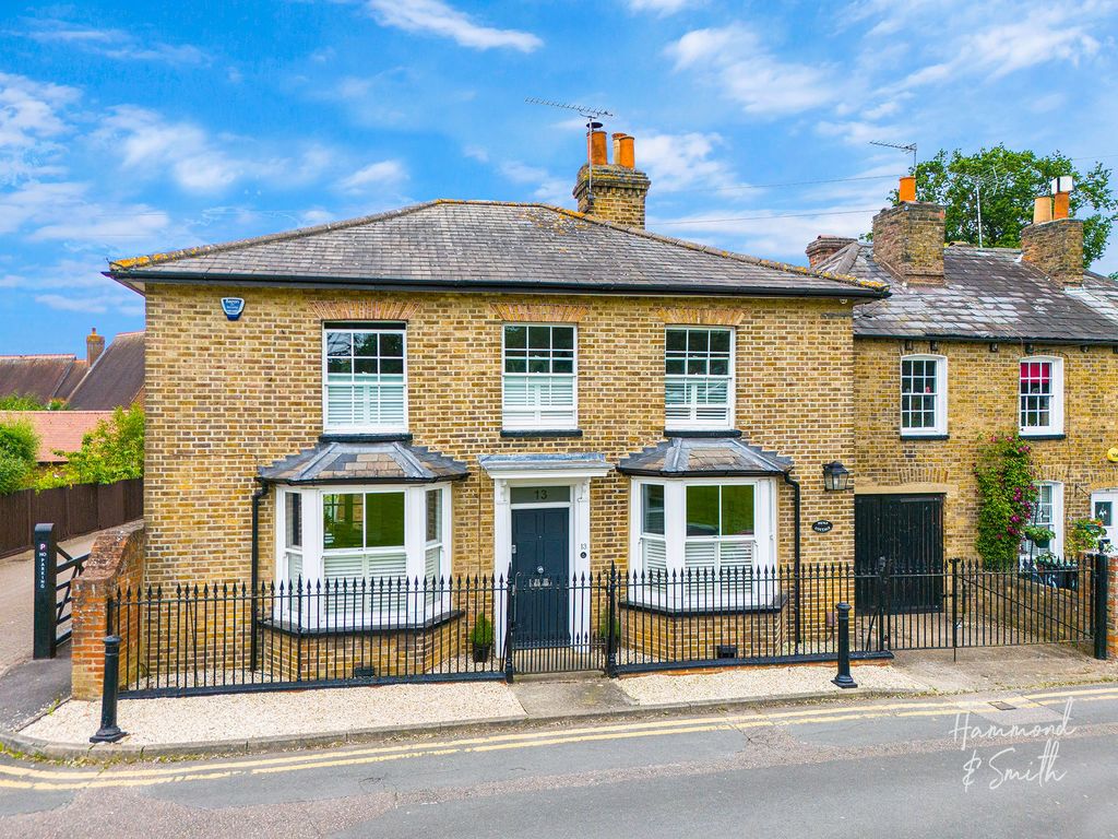 4 bed link detached house for sale in Church Hill, Epping CM16, £