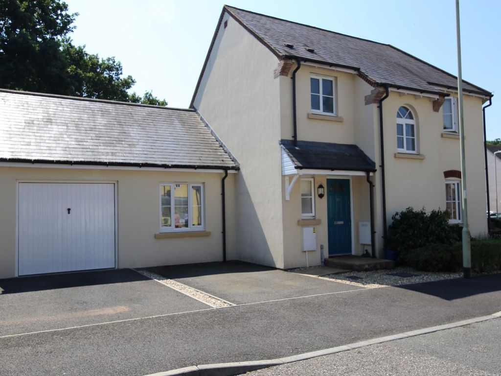 3 bed property to rent in Lupin Way, Willand, Cullompton EX15, £1,300