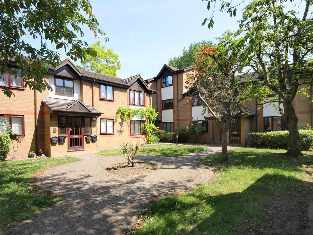 1 bed flat to rent in Manor Vale, Boston Manor Road, Brentford TW8, £ ...