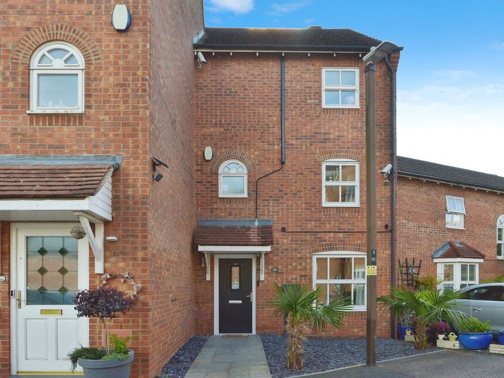 3 bed terraced house for sale in Bridgemere Close, Westcroft, Milton