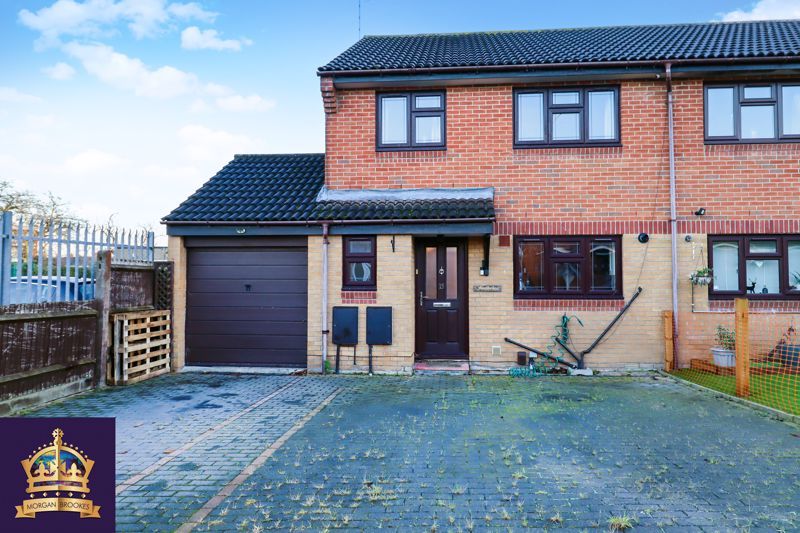 3 bed semidetached house for sale in Southview Road, Vange, Basildon