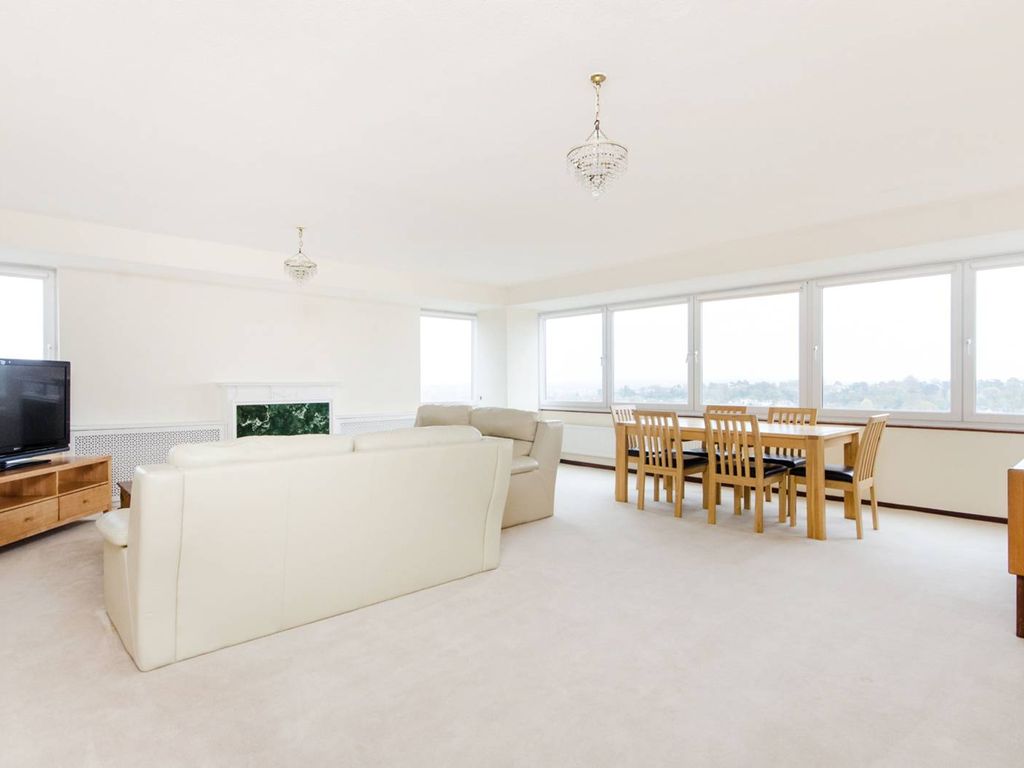 2 bed flat to rent in Somerset Road, Wimbledon Village, London SW19