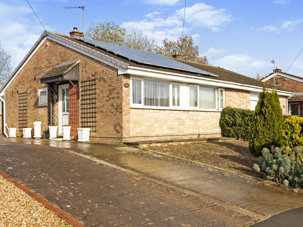 2 bed semidetached bungalow for sale in Kingscote Road East