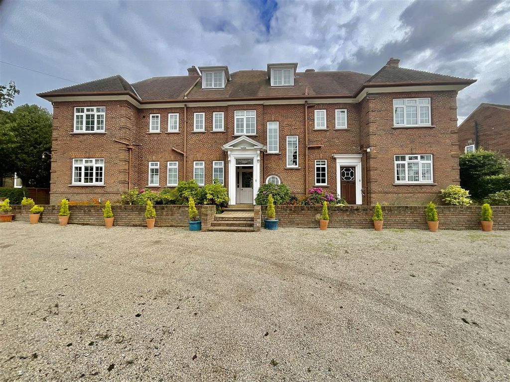 6 bed property to rent in Hackness Road, Scarborough YO12, £2,400 pcm