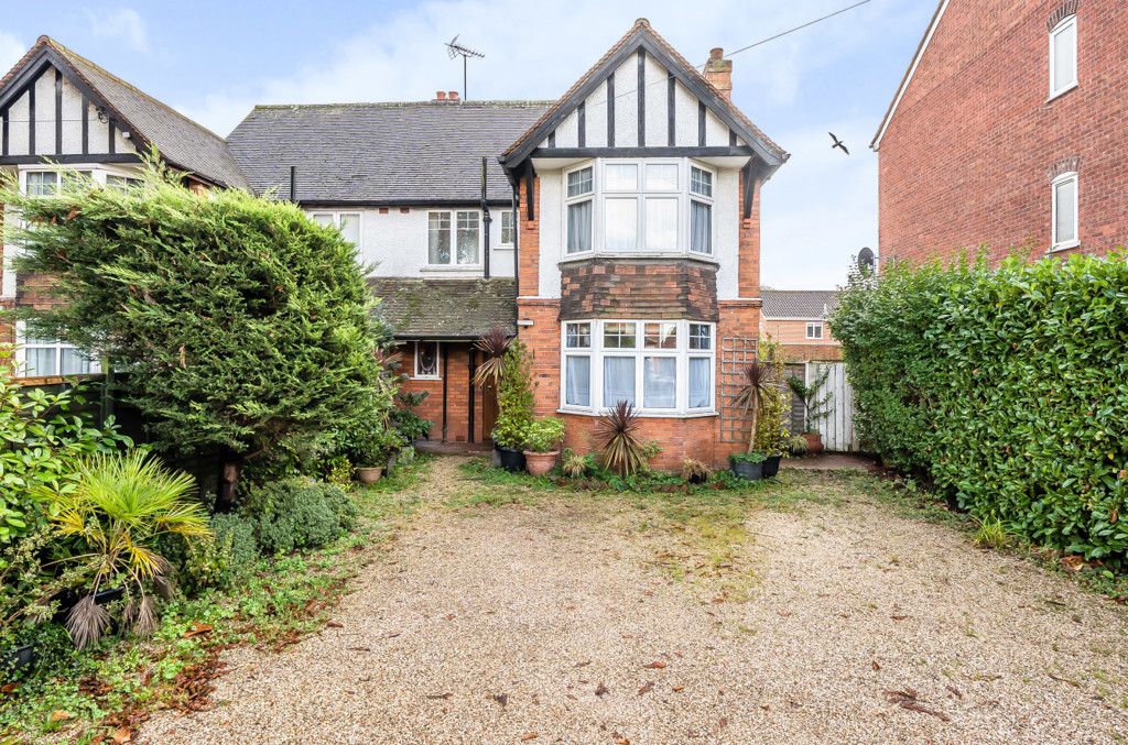 4 bed semidetached house for sale in Tilehurst Road, Reading