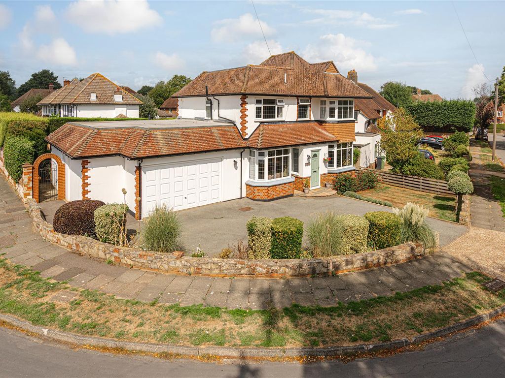 6 bed detached house for sale in Yewlands Close, Banstead SM7 Zoopla