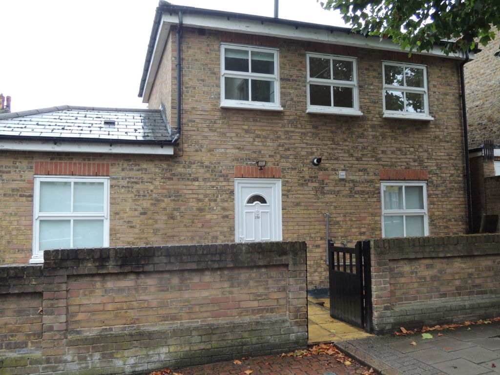 2 bed detached house to rent in Mildenhall Road, London E5, £2,000 pcm