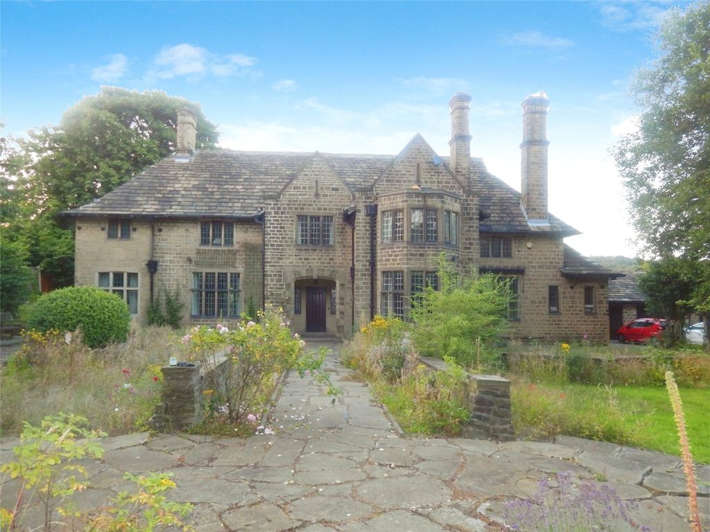 6 bed detached house to rent in Birkby Road, Birkby, Huddersfield, West