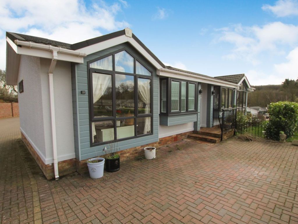 2 bed bungalow for sale in Clinton Wood Close, Pilgrims Retreat