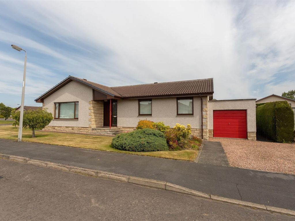 3 bed detached bungalow for sale in 6 Elm Gardens, Oakbank, Perth PH1 Zoopla