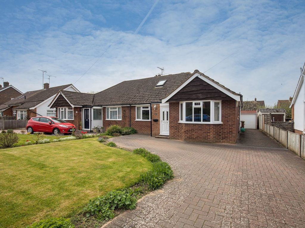 4 bed semidetached house for sale in Brooke Forest, Fairlands