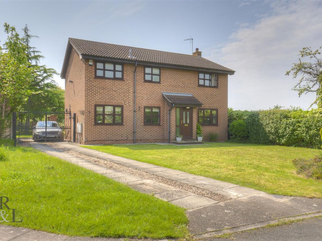 4 bed detached house for sale in Kynance Gardens, Wilford, Nottingham