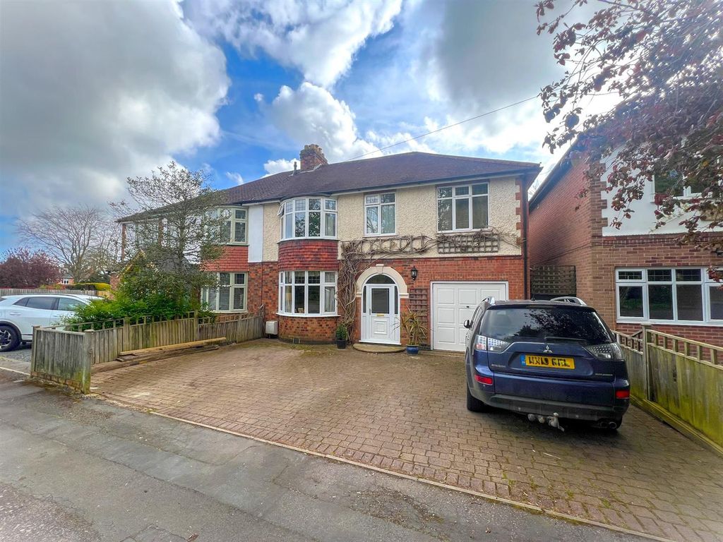 5 bed semidetached house for sale in Park Road, Birstall, Leicester