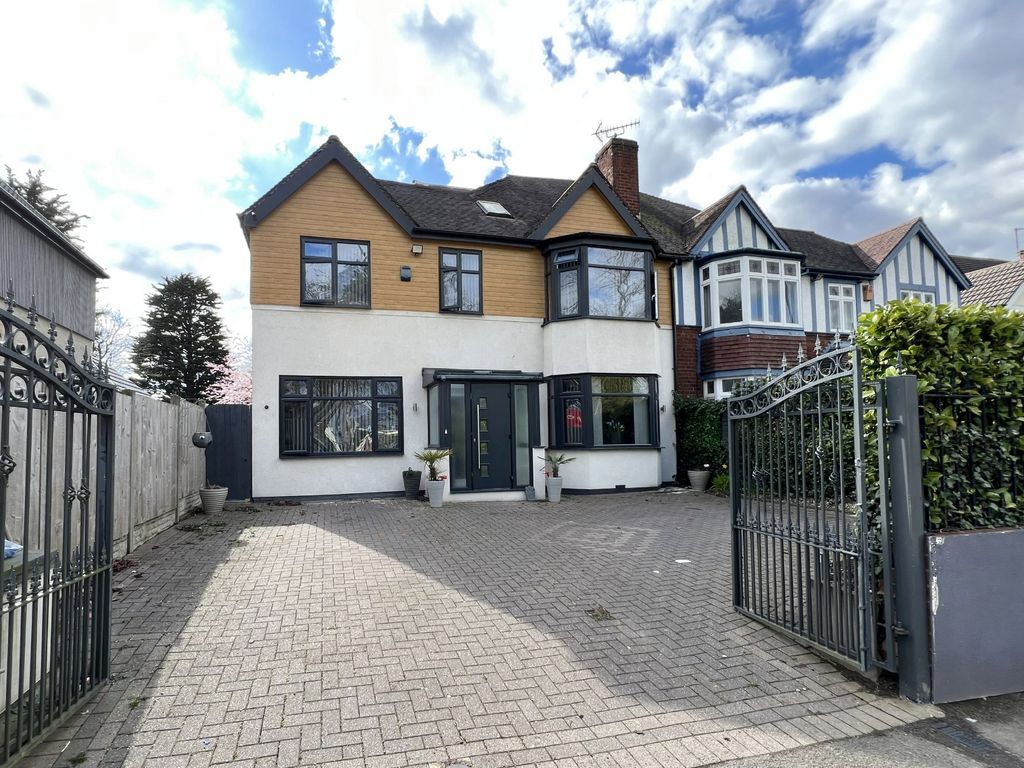 6 bed semidetached house for sale in Stratford Road, Hall Green