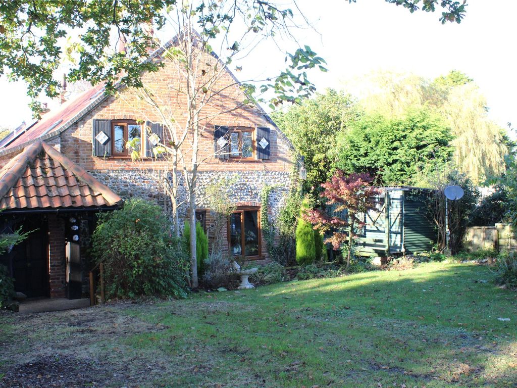 3 bed barn conversion for sale in Rectory Road, Edingthorpe, North