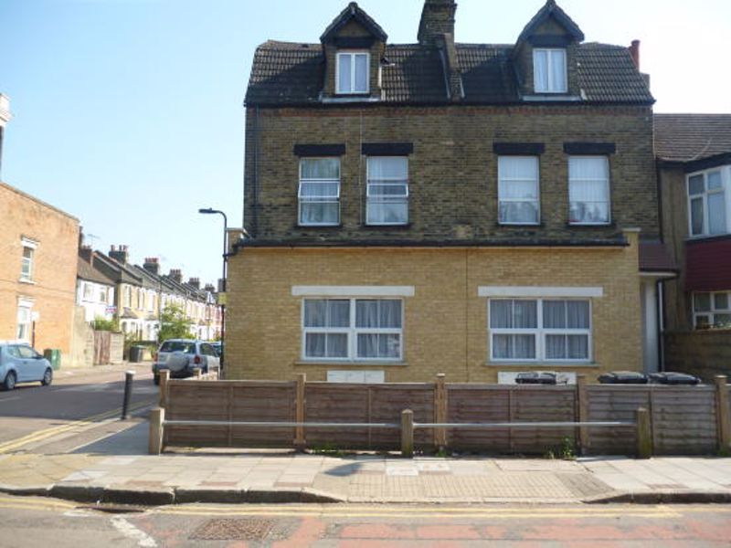 2 bed flat to rent in Park Lane, Tottenham, London N17, £1,600 pcm Zoopla