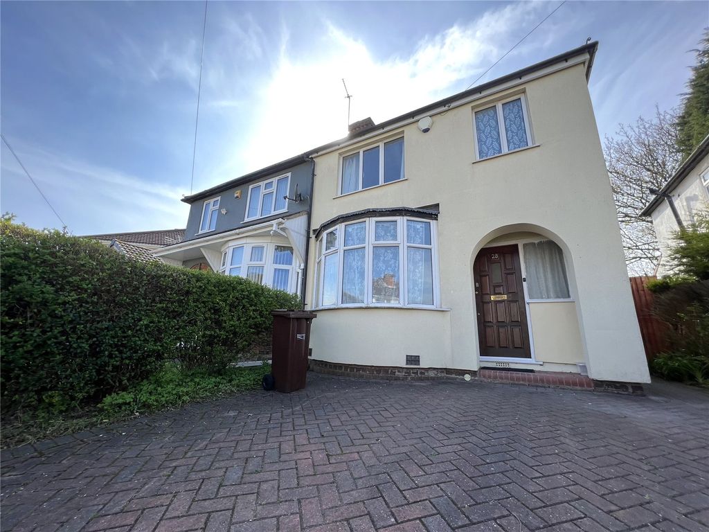 3 bed semidetached house to rent in Windsor Road, Wolverhampton, West Midlands WV4 Zoopla