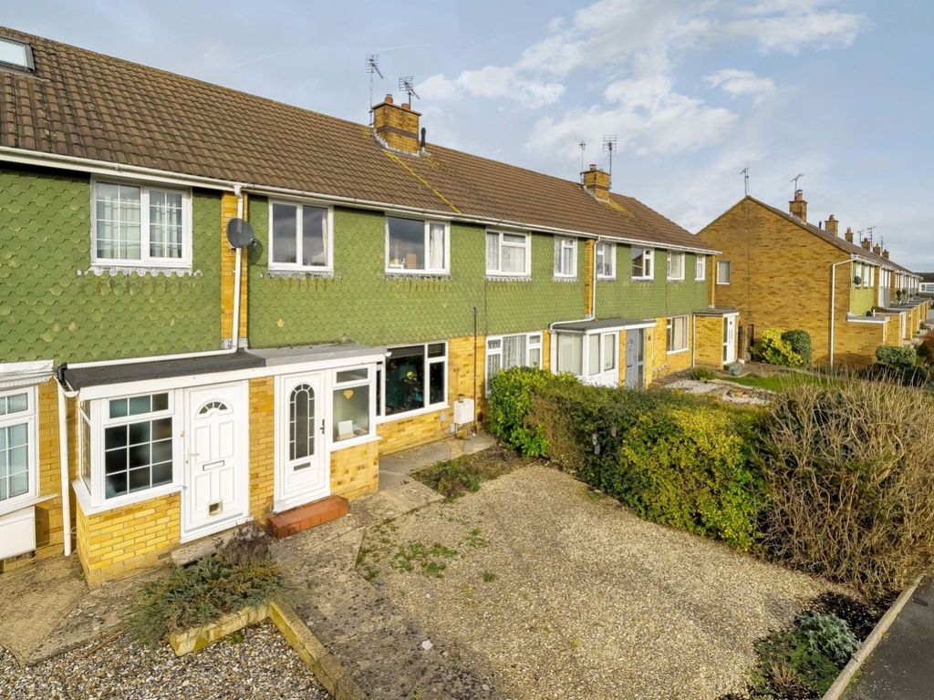 3 bed terraced house for sale in Kingsthorpe Grove, Swindon SN3, £