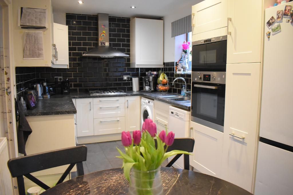 3 bed terraced house for sale in Fullarton Crescent, South Ockendon