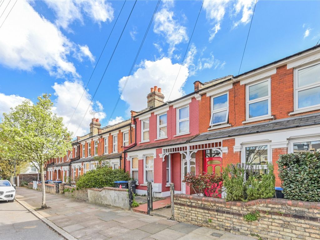 3 bed terraced house for sale in Highworth Road, London N11 Zoopla