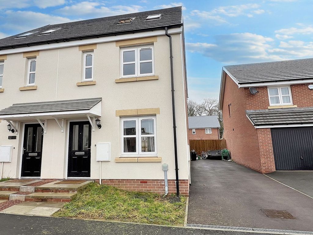 3 bed semidetached house for sale in Bretherton Way, Llantilio