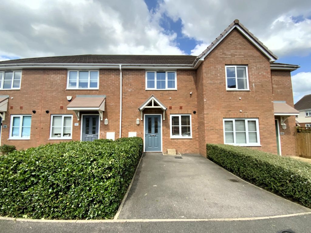 2 bed terraced house for sale in Verde Close, Luton, Bedfordshire LU2