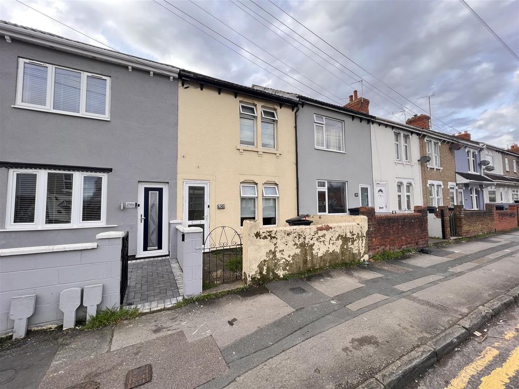 2 bed terraced house for sale in Cricklade Road, Swindon SN2, £200,000