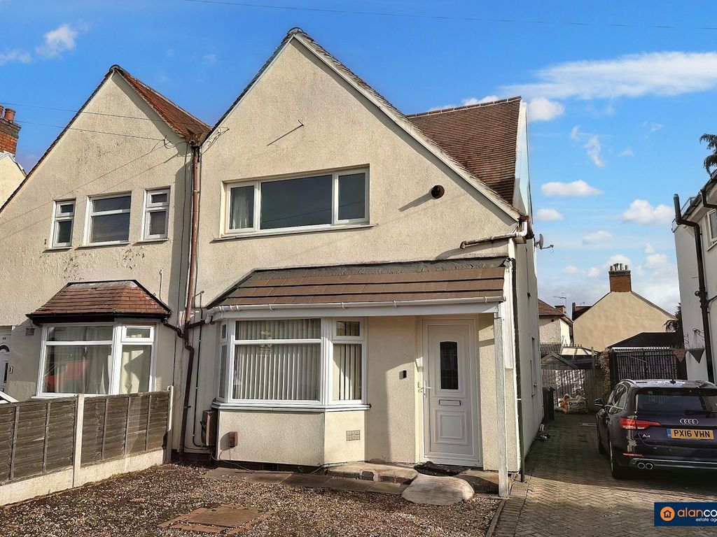 3 bed semidetached house for sale in Ivanhoe Avenue, Attleborough