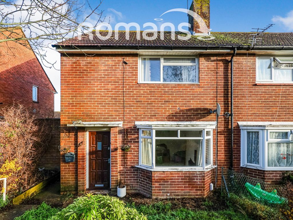 2 bed semidetached house to rent in Danebury Close, Havant PO9, £1,250