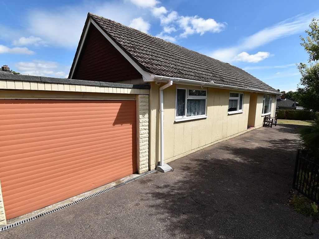 3 bed detached bungalow for sale in Watts Avenue, Rochester ME1 Zoopla