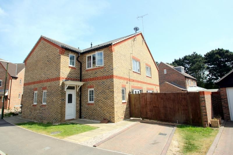 2 bed detached house to rent in Watersmead Drive, Littlehampton, West Sussex BN17, £1,250 pcm