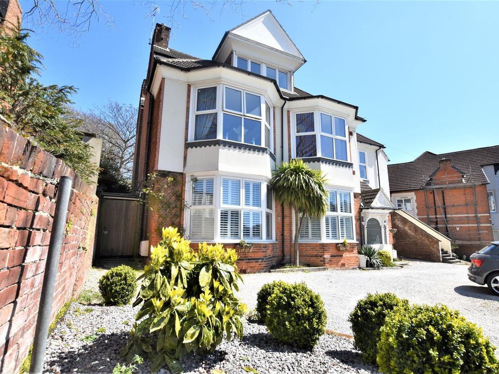2 bed flat for sale in Chapel Park Road, St. LeonardsOnSea TN37 Zoopla