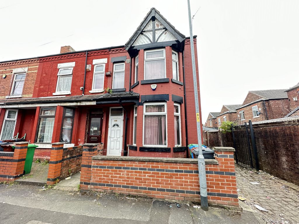 3 bed terraced house to rent in Reynell Road, Longsight, Manchester M13