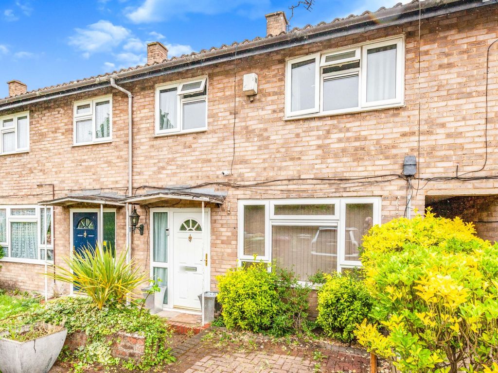 3 bed terraced house for sale in Coverdale Way, Slough SL2, £345,000