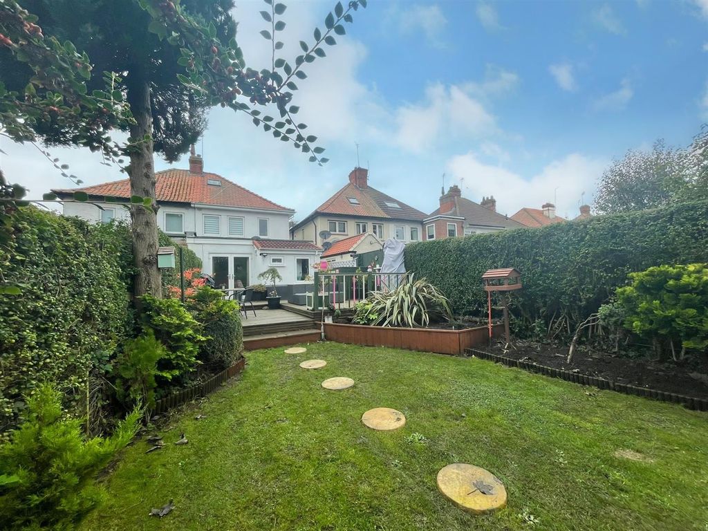 3 bed semidetached house for sale in Hull Road, Hornsea HU18, £245,000