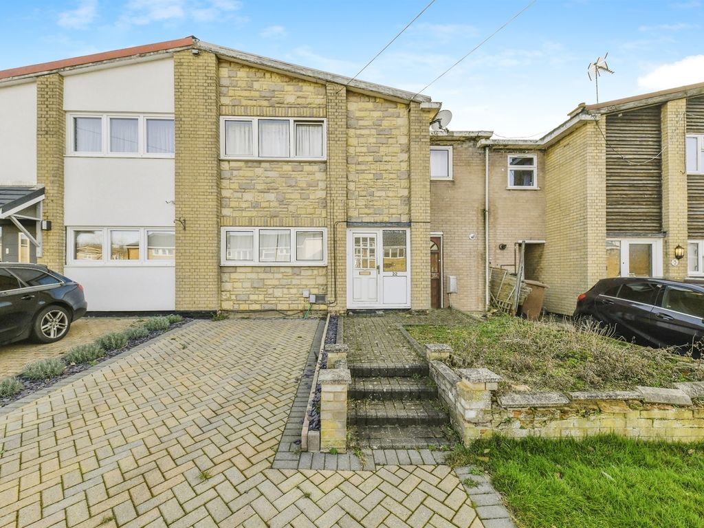 3 bed terraced house for sale in Wiltshire Road, Stevenage SG2, £