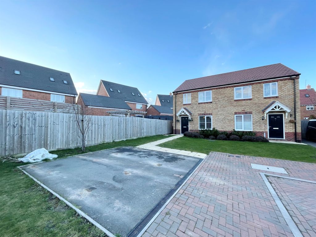 3 bed semidetached house for sale in Wellesley Avenue, Southam CV47