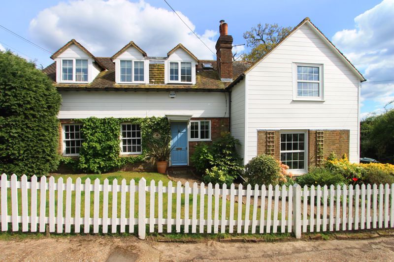 3 bed link detached house for sale in Bardown Road, Stonegate, Wadhurst