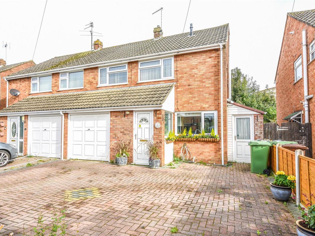 3 bed semidetached house for sale in Quarry Gardens, Dursley GL11, £