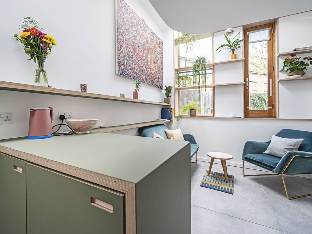 Victoria Park Road, Victoria Park, London E9