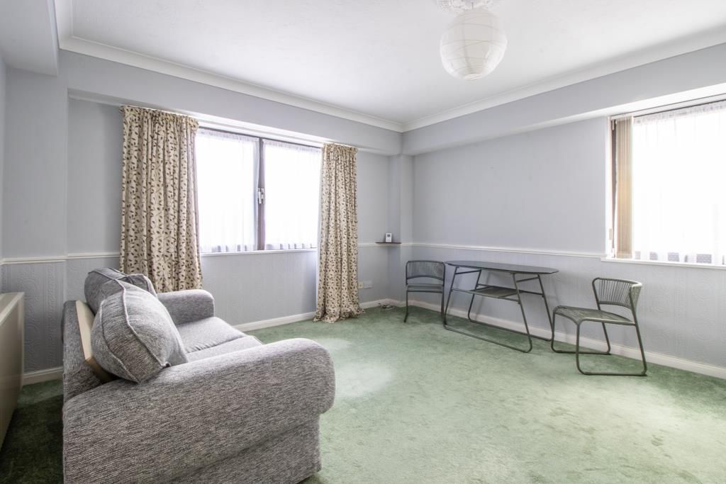 1 bed property for sale in Sunningdale Court, Gordon Place, SouthendOn