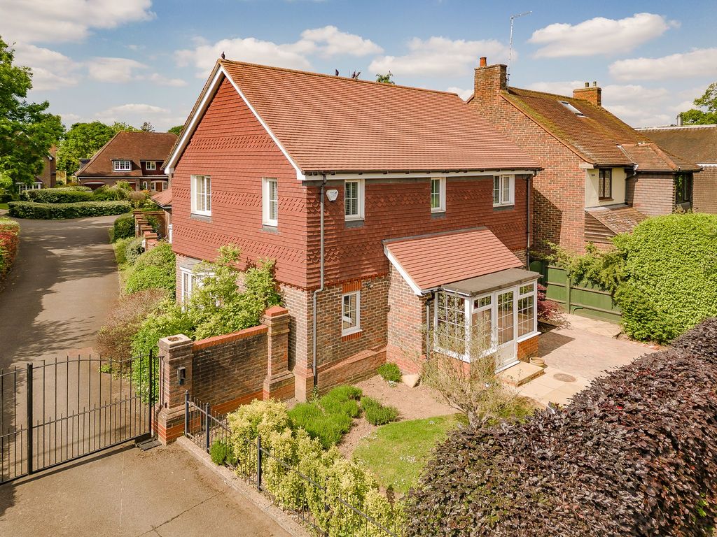 4 bed detached house for sale in Cornwall Avenue, Claygate KT10 Zoopla