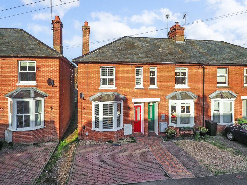 3 bed semidetached house for sale in Queens Road, Alton, Hampshire