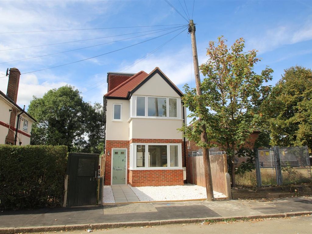 3 bed detached house for sale in Shaftesbury Avenue, Feltham TW14, £