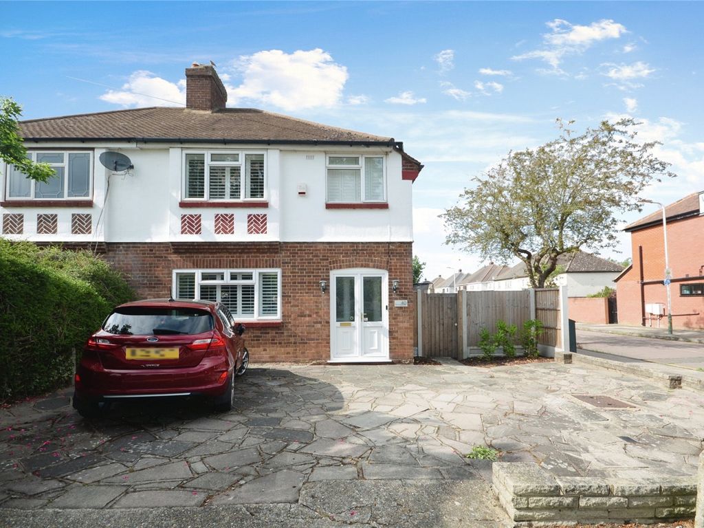 3 bed semidetached house to rent in Lichfield Terrace, Upminster