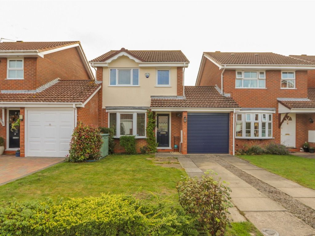 3 bed linkdetached house for sale in Silver Birch Close, Little Stoke
