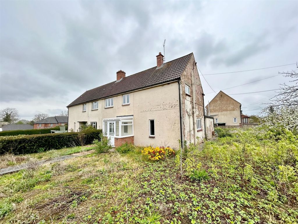 3 bed semidetached house for sale in Clarkes Leaze, Yatton Keynell