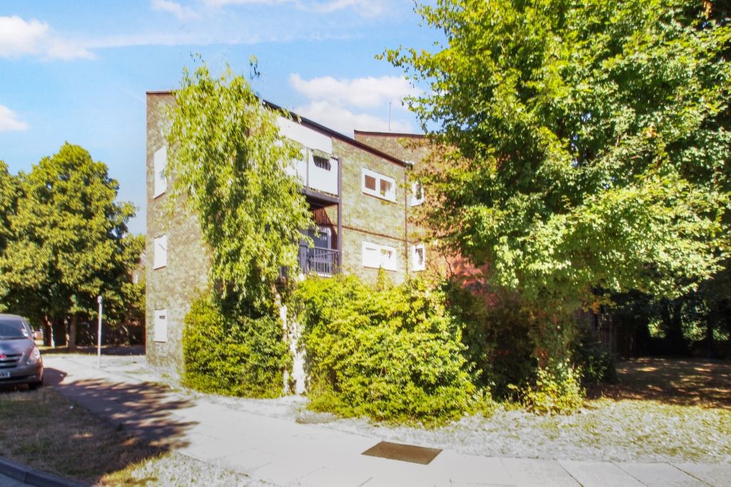 1 bed flat for sale in Braybourne Close, North Uxbridge, Middlesex UB8