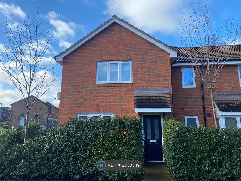 2 bed semidetached house to rent in Speedwell Close, Guildford GU4, £