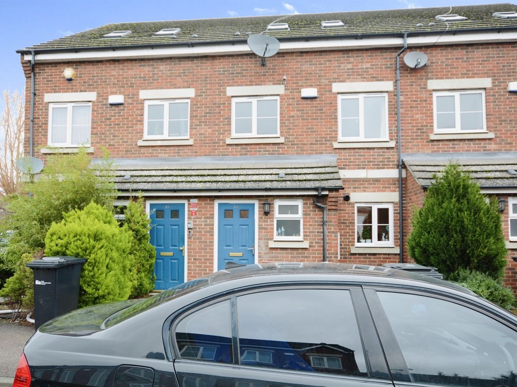 3 bed terraced house for sale in Swallow Close, Wellingborough NN8, £